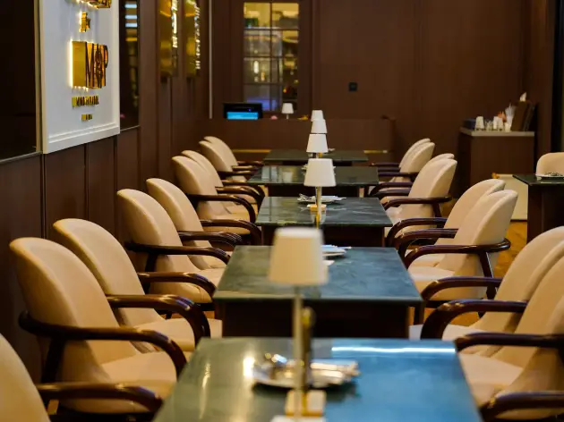 Dining room with leather chairs